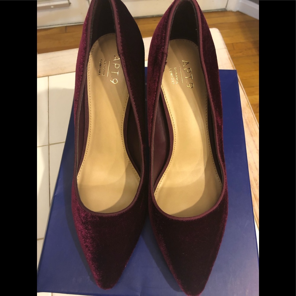 NWT Apt 9 Editor Wine Velvet Heels - Picture 2 of 2